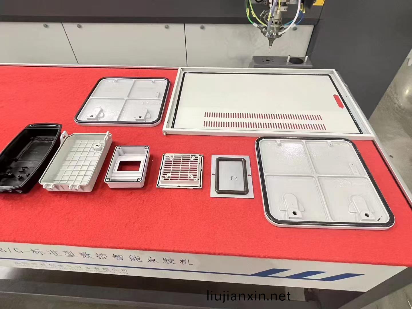 多(duo)組分微常(chang)量(liang)點膠機