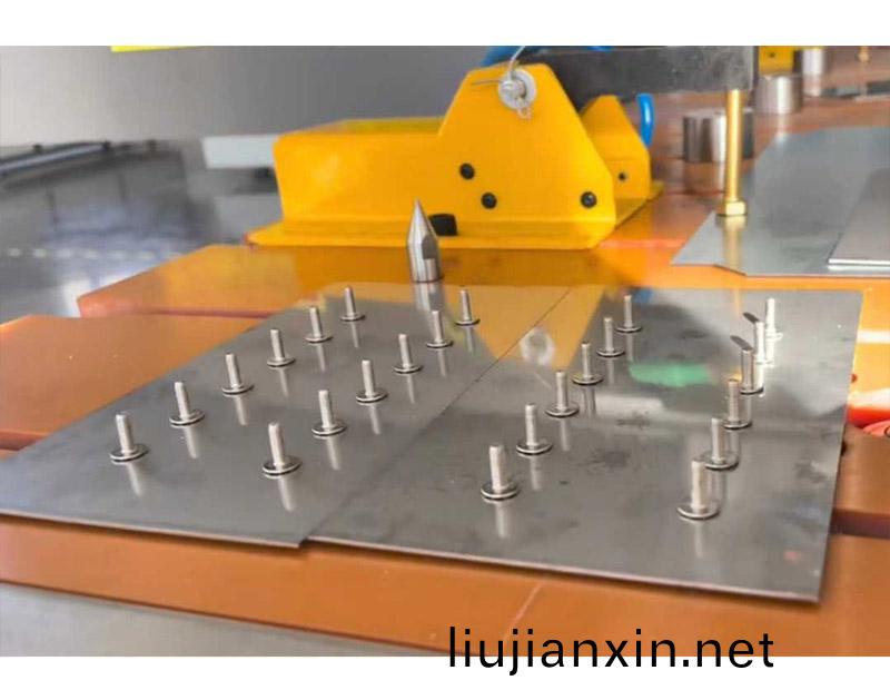 3015數(shu)控(kong)螺(luo)柱(zhu)栽樁(zhuang)機