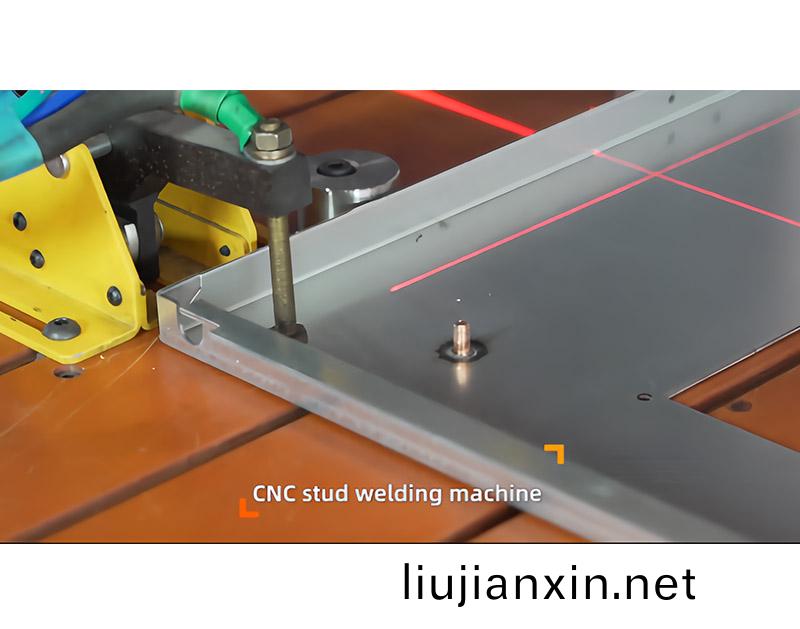 3015數控螺柱栽(zai)樁機(ji)